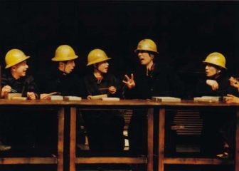 ２０００年「リア王」写真２８　イエローヘルメッツ（東京）