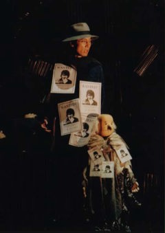 ２０００年「リア王」写真１７　囚われの身のケント