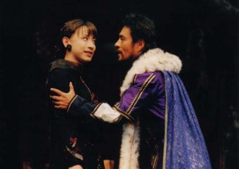 ２０００年「十二夜」写真２５　オリヴィアとオーシーノー公爵